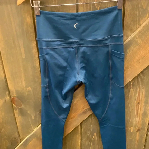 Zyia Light N Tight Cropped Compression Leggings - Picture 5 of 5